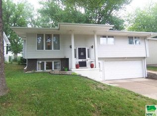 3208 Cheyenne Blvd, Sioux City, IA 51104