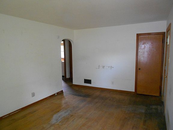 4th image of 330 S Hudson St