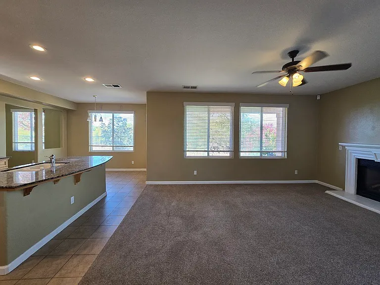 4225 N Del Rey Ave — Photo 11