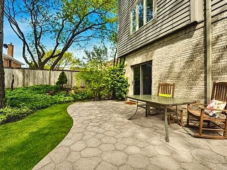 1829 Wilmette Ave #C — Photo 2