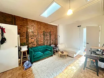 Rented by Nolita Group
