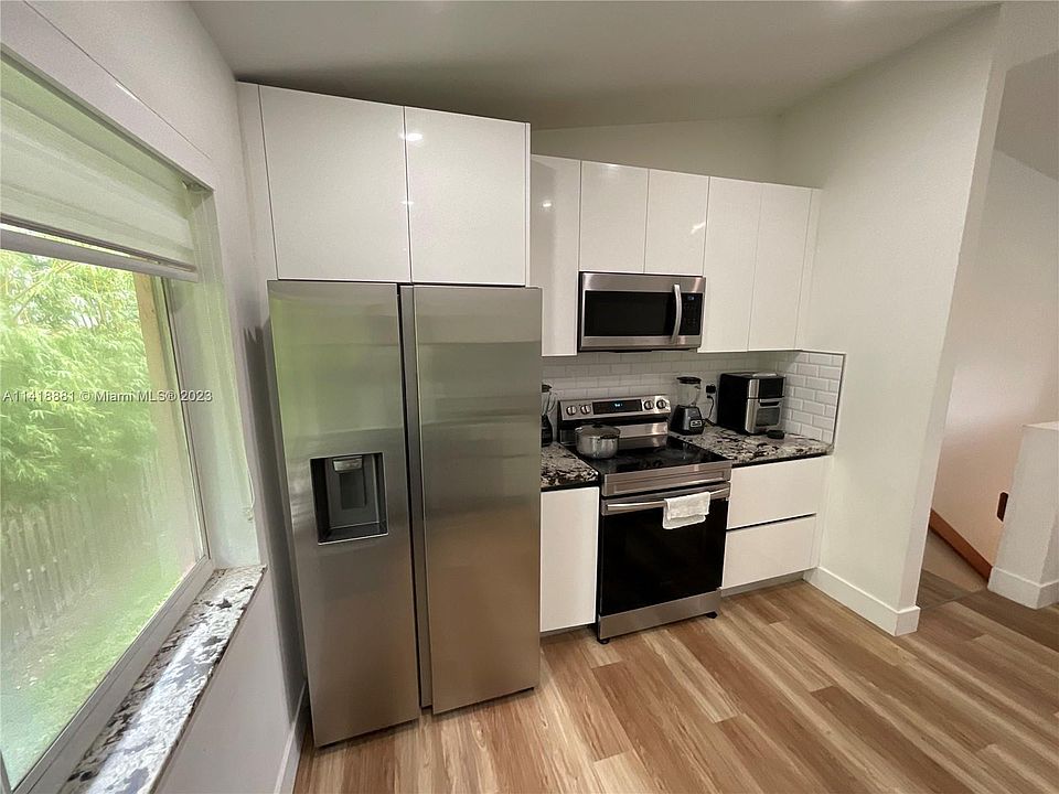 1st image of 8035 Lake Dr #2055