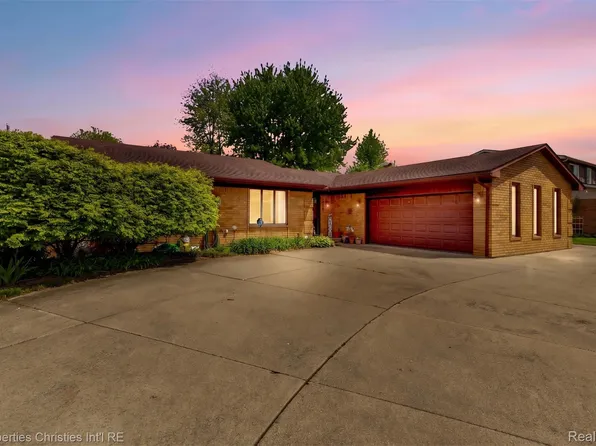 38324 Santa Anna St, Clinton Township, MI 48036