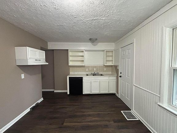 3rd image of 844 S Harris Ave