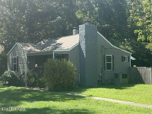 3rd image of 2323 Brown Rd