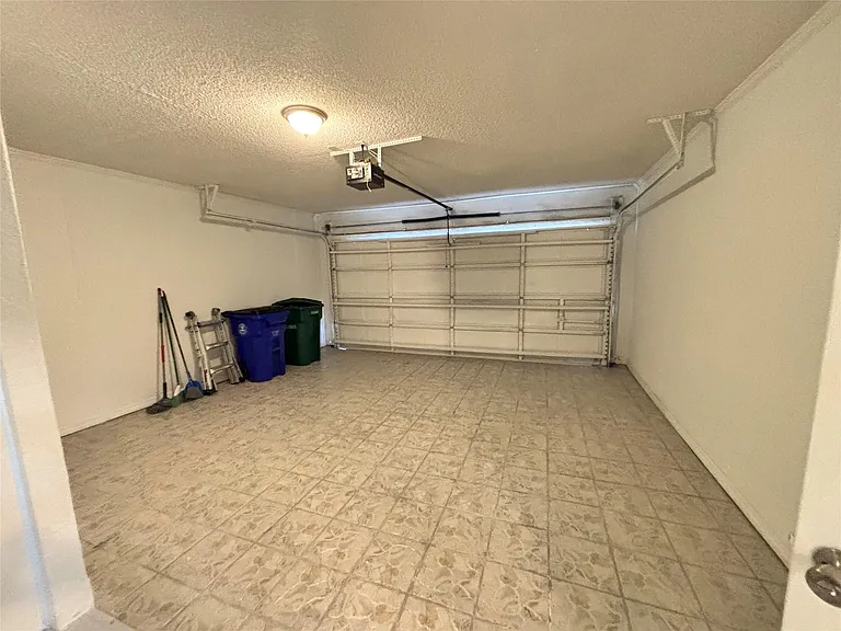 2990 NW 68th Ave — Photo 31