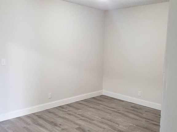 5th image of 965 Manor Dr #10852705