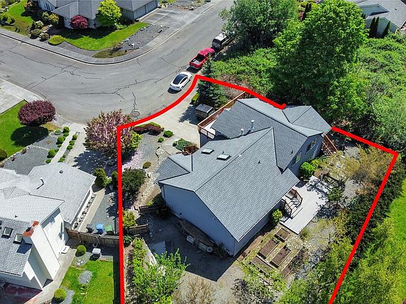 3rd image of 710 SW Echo Loop
