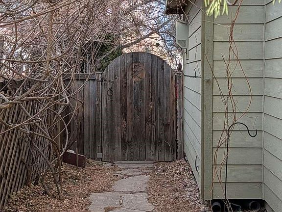 5th image of 6078 Ulysses Avenue