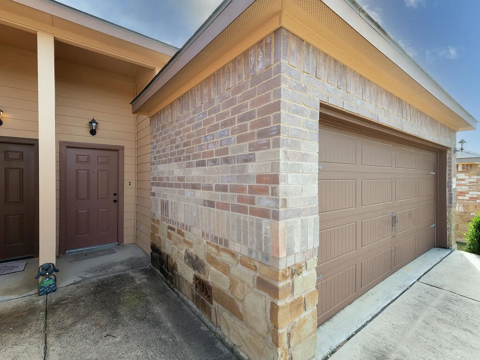 3 bed, 2.0 bath, 1372 sqft, $1,625 — Photo 2