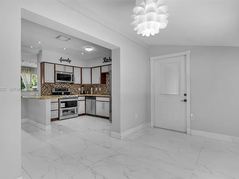 2340 SW 15th St — Photo 12