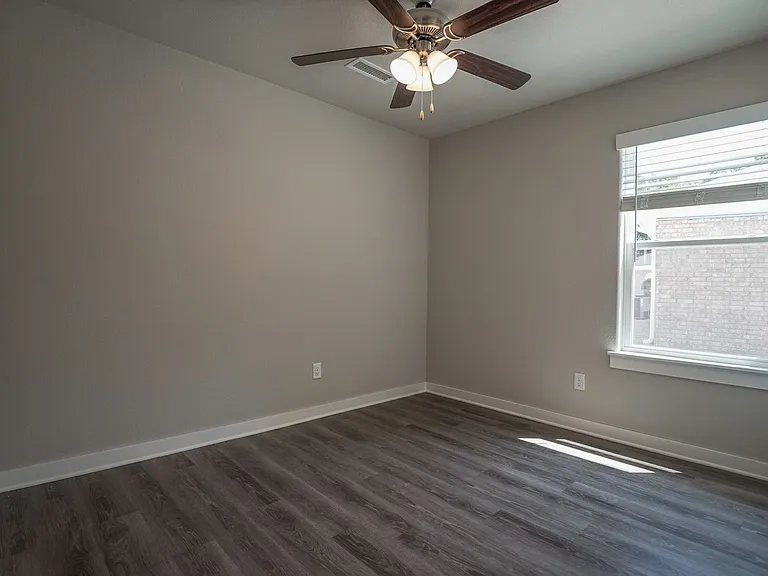 640 N Honey Locust Bnd — Photo 8