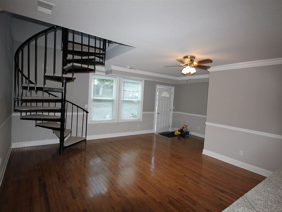 Living Room 1 - Flo-Mar