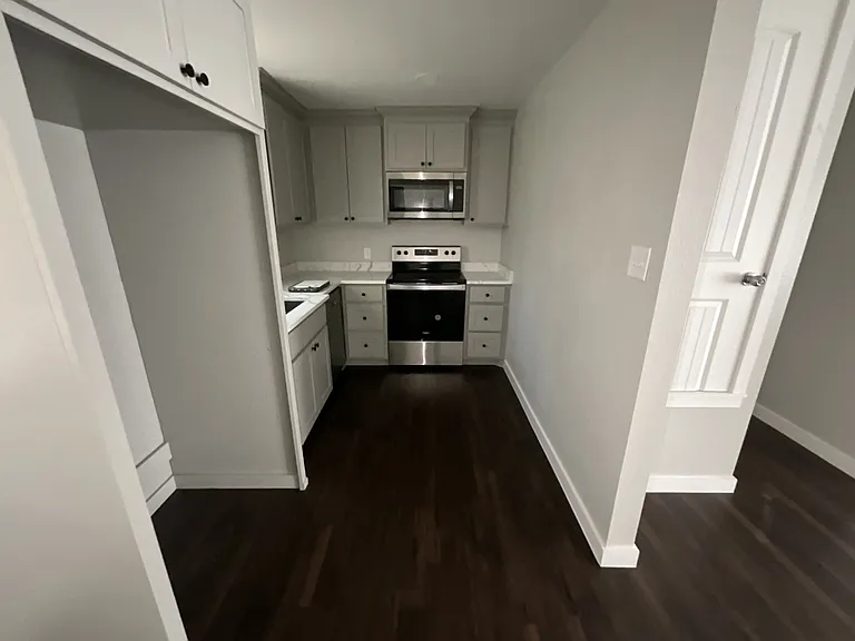 405 E Pine St — Photo 5