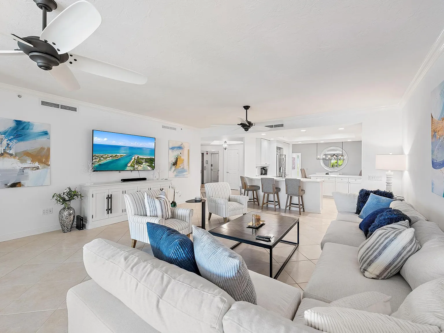 3 bed, 3.0 bath, 2694 sqft, $9,000 — Photo 3