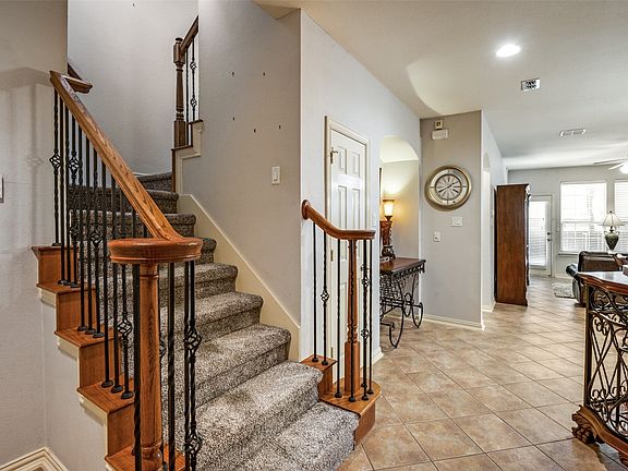 4th image of 4112 Cobblestone Dr