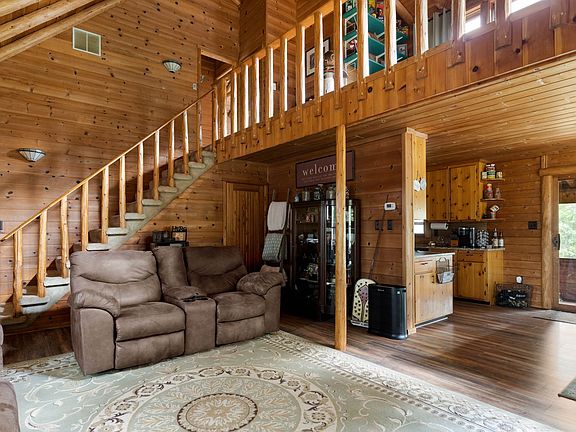 4th image of 379 Fruit Orchard Dr