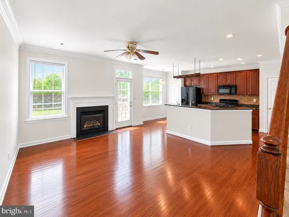 13677 Venturi Ln #236, Oak Hill, VA 20171