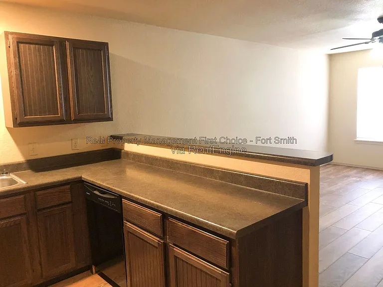 320 S 12th St — Photo 6