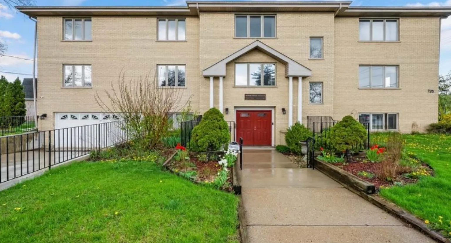 3 bed, 2000 sqft, $2,985 — Photo 1