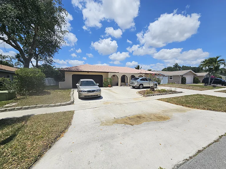 57 SW 15th Ct — Photo 1