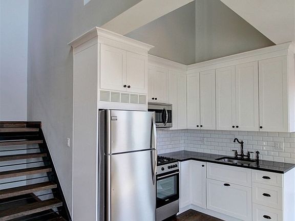 3rd image of 599 Myrtle Ave #4L
