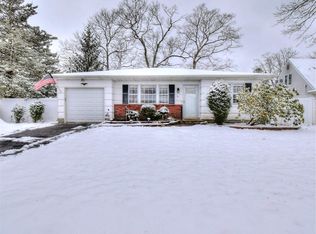 34 Avenue D, Holbrook, NY 11741