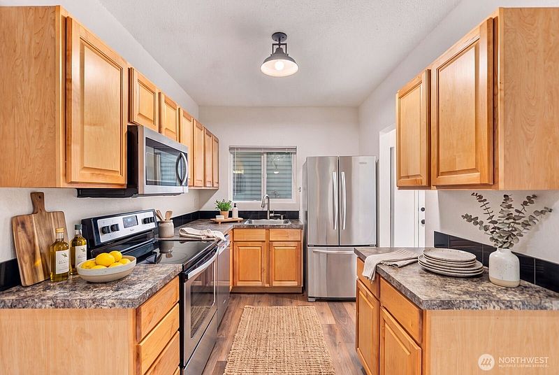 4th image of 14475 NE 40th St #E202