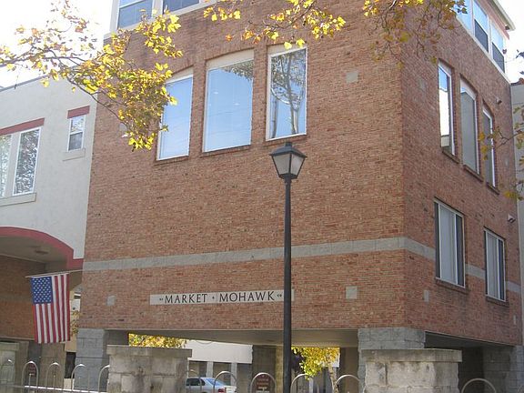 2nd image of 330 E Fulton St APT C