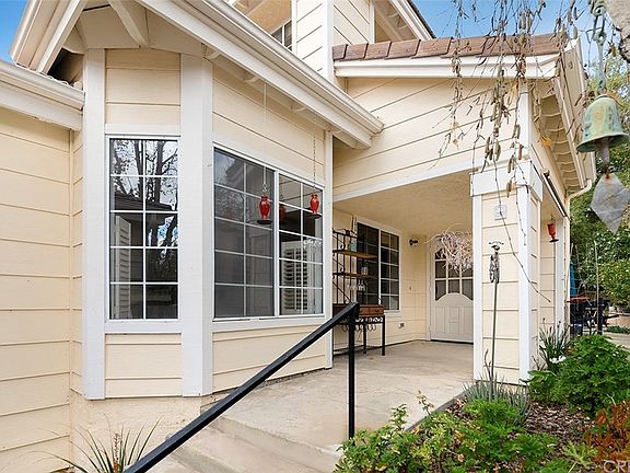 2nd image of 5653 Roundtree Pl