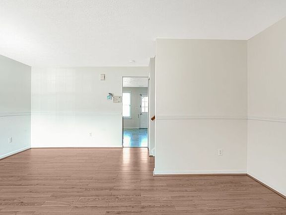4th image of 10502 Guilderland Ct