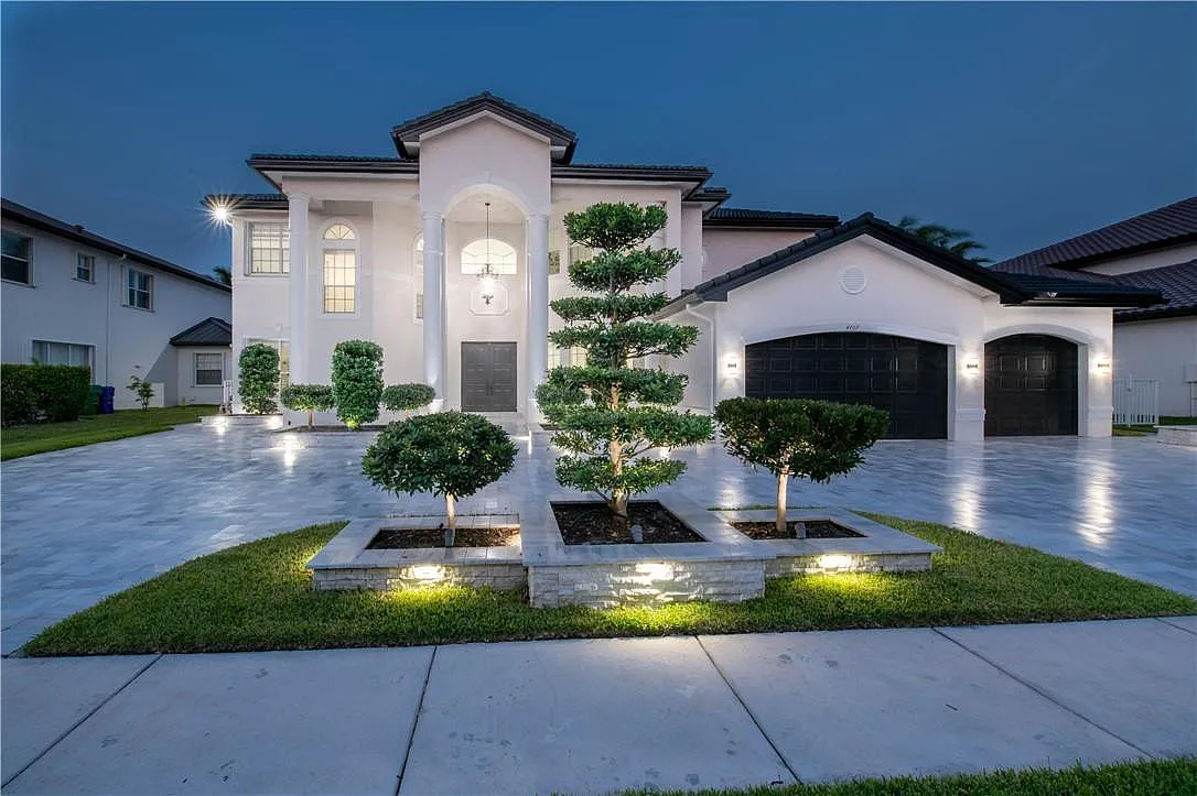 6 bed, 6.5 bath, 4296 sqft, $12,500 — Photo 3