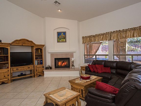 2nd image of 154 W Milbrae Springs Dr