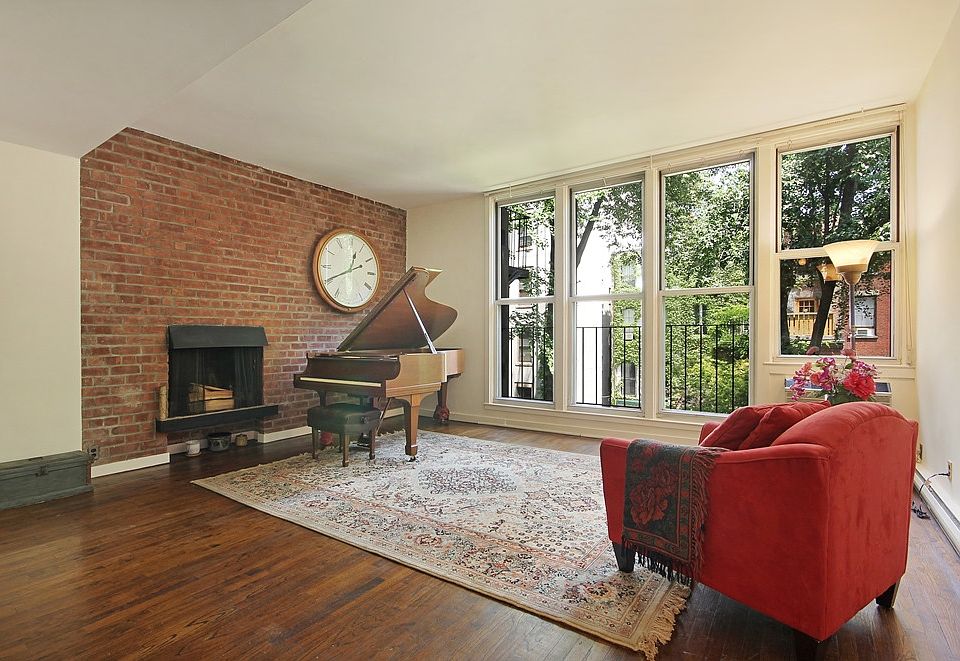 1st image of 33 W 93rd St APT 3Q