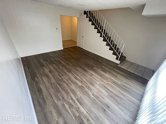 3rd image of 527 W Queen St APT 4