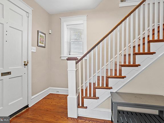 4th image of 9 E Langhorne Ave
