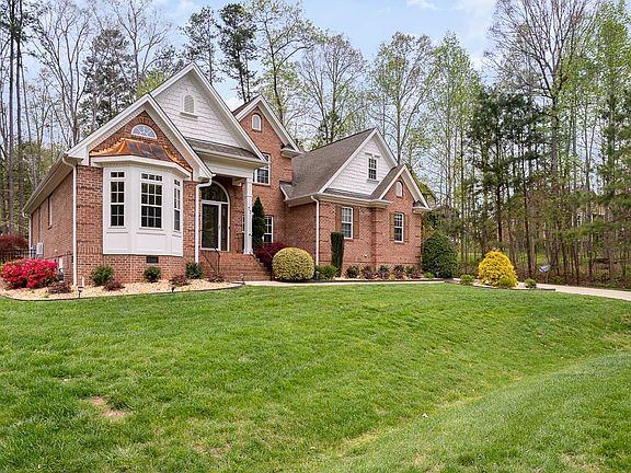 3rd image of 77 Covington Ct