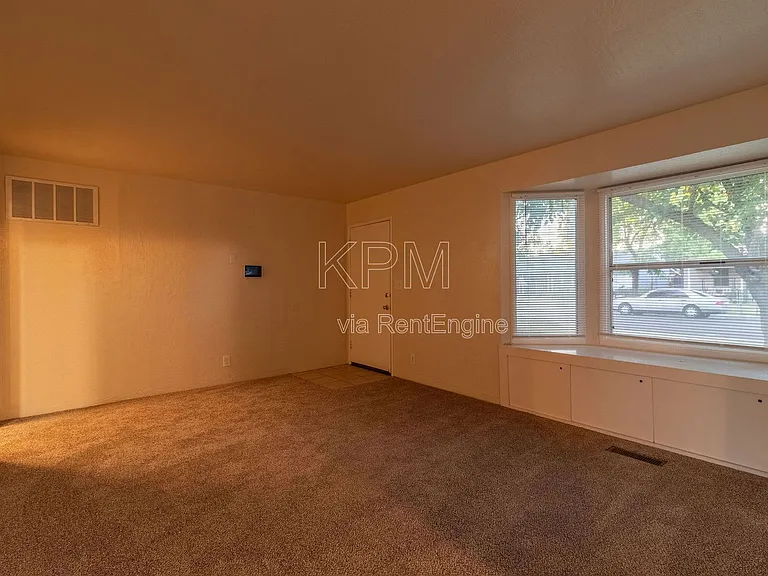 476 E Essex St — Photo 4