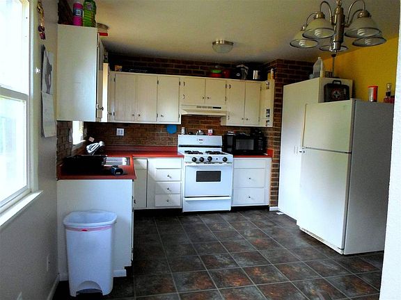3rd image of 510 Albany Ave