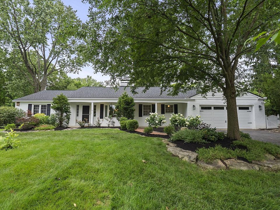 1st image of 883 Clover Dr