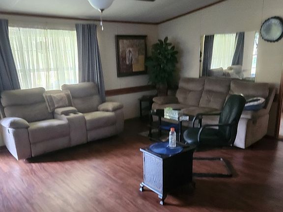 4th image of 283 SE Charmont Ln