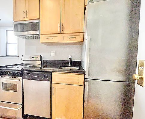3rd image of 100 3rd Ave #4
