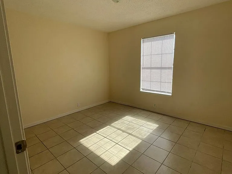 200 Aster St — Photo 3