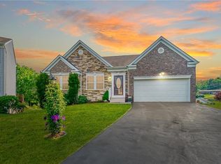 116 Oakwood Ln, Imperial, PA 15126