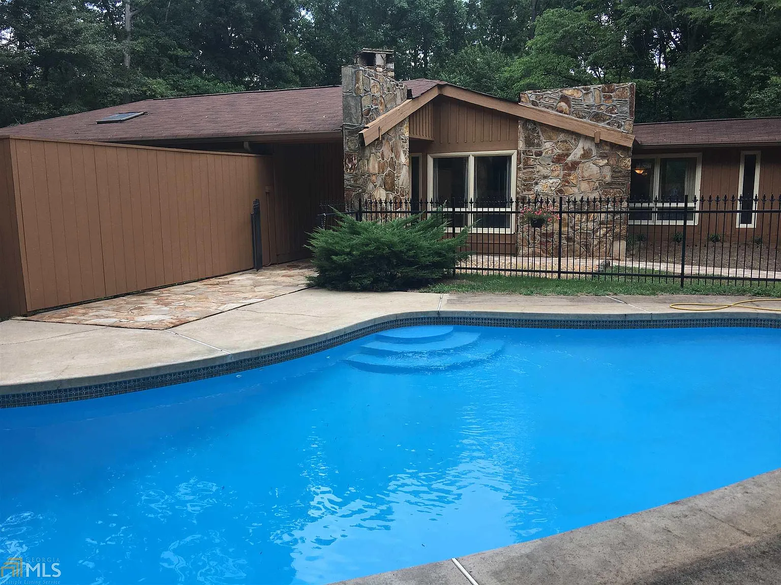 136 Dana Dr photo 1