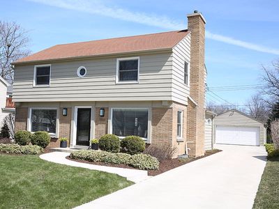 7206 N Crossway Rd, Fox Pt, WI, 53217
