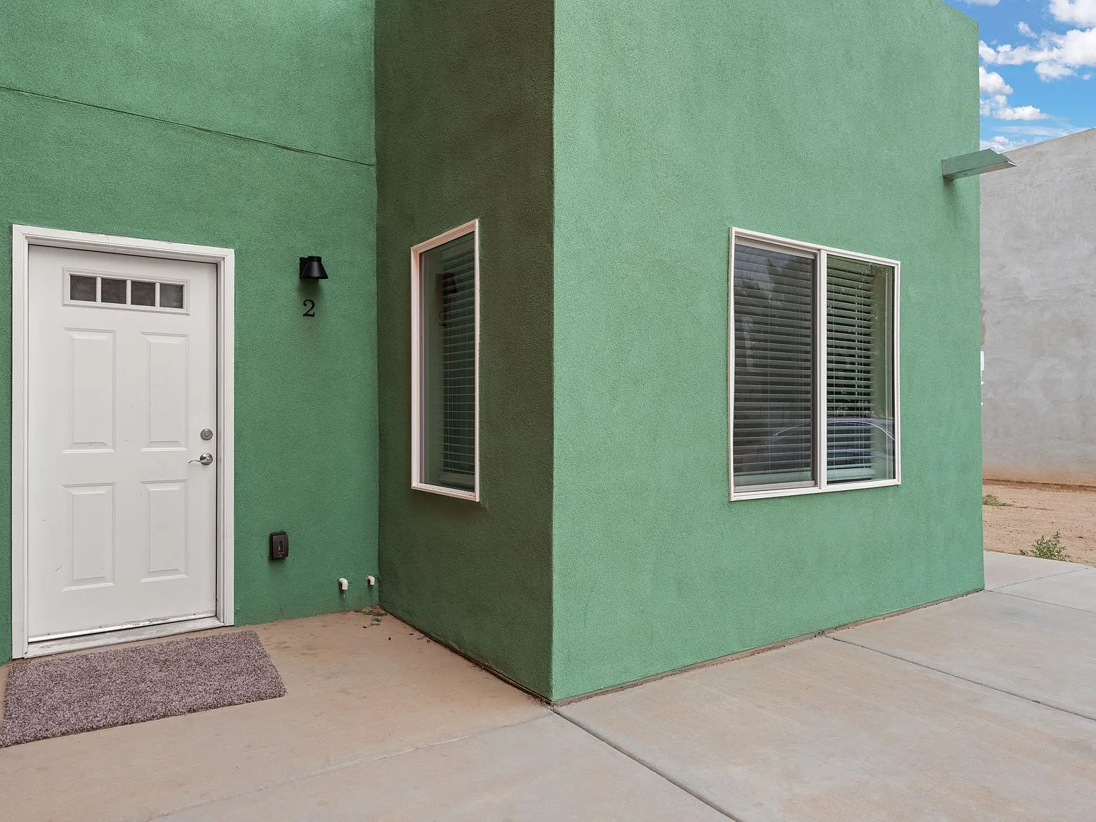 2 bed, 2.5 bath, 1050 sqft, $1,725 — Photo 1