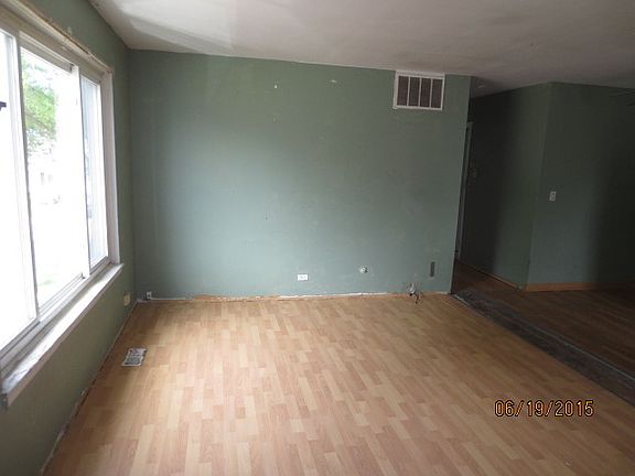 2nd image of 1358 Quaker Ln #1358