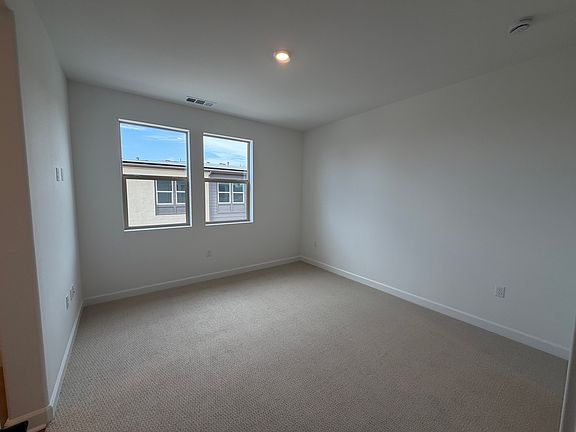 5th image of 270 Larkspur Way