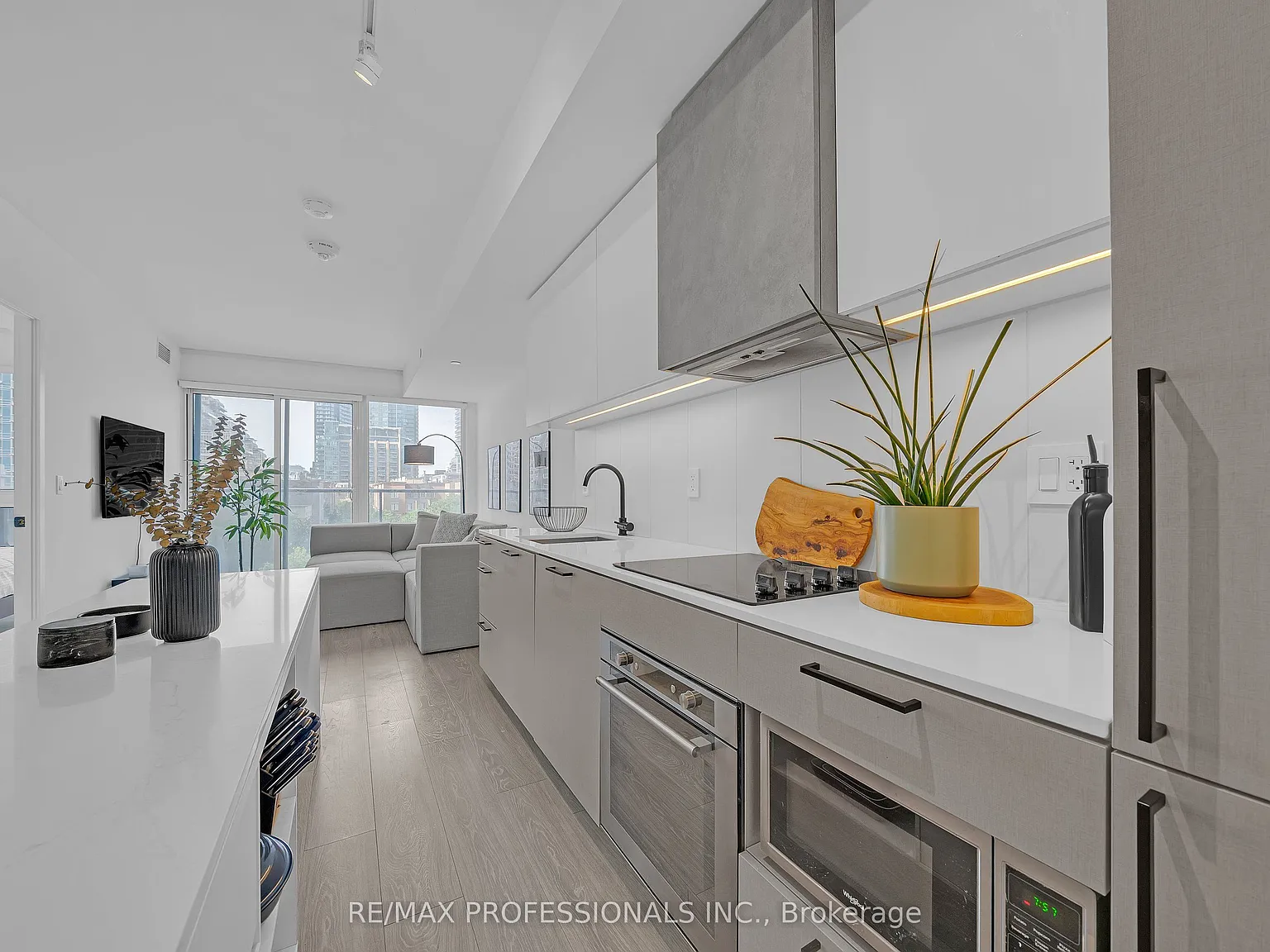 3 bed, $3,000 — Photo 3